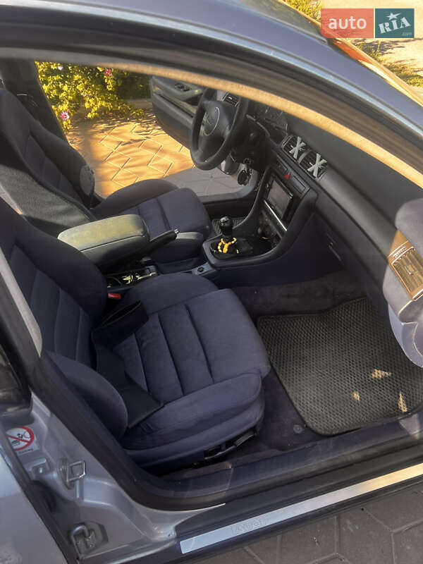 Седан Audi A6 1998 в Запорожье
