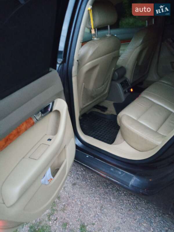 Седан Audi A6 2004 в Глобине