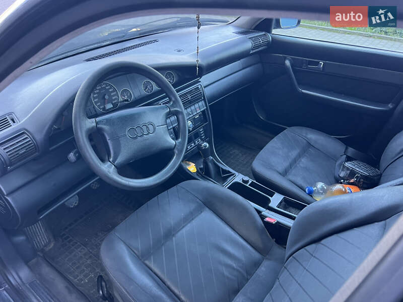 Седан Audi A6 1997 в Жовкве