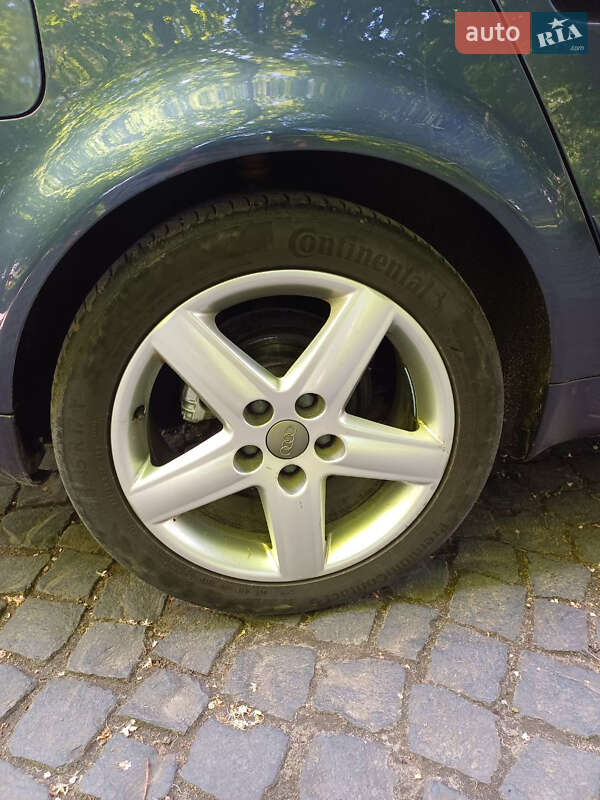 Седан Audi A6 2003 в Остроге