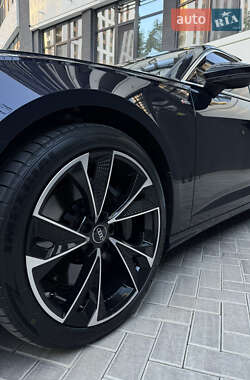 Седан Audi A6 2022 в 