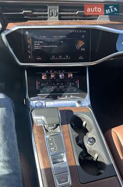 Седан Audi A6 2019 в 