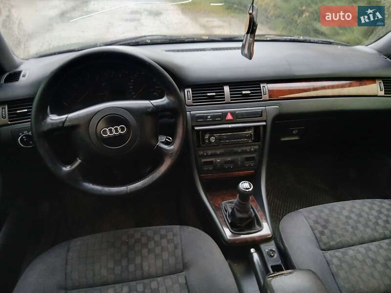 Седан Audi A6 1999 в Хотине