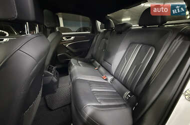 Седан Audi A6 2019 в 