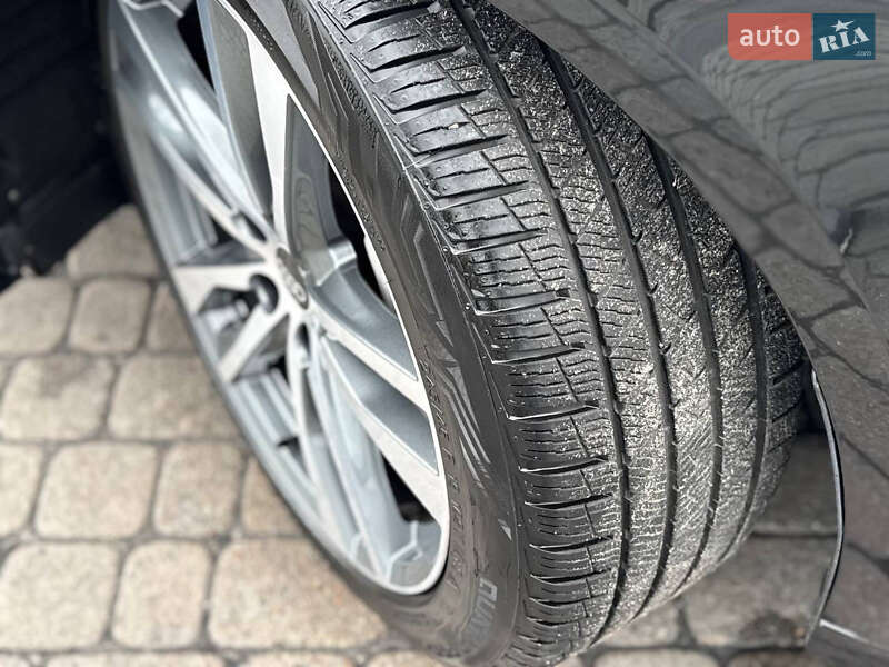 Седан Audi A6 2021 в Радивиліві