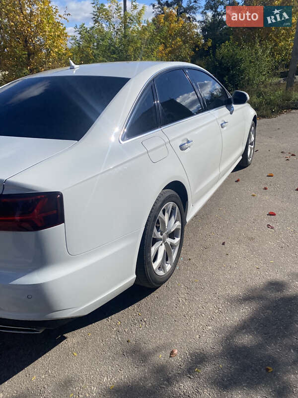 Седан Audi A6 2015 в Знам'янці