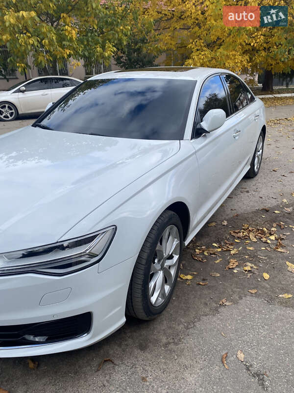 Седан Audi A6 2015 в Знам'янці