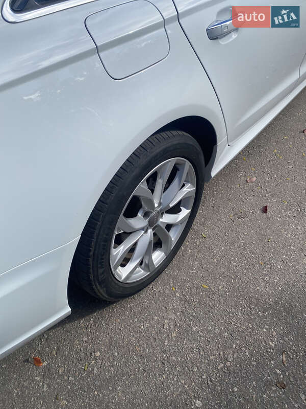 Седан Audi A6 2015 в Знам'янці