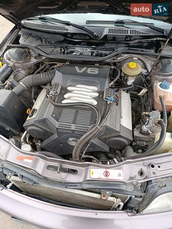 Седан Audi A6 1996 в Жашківу