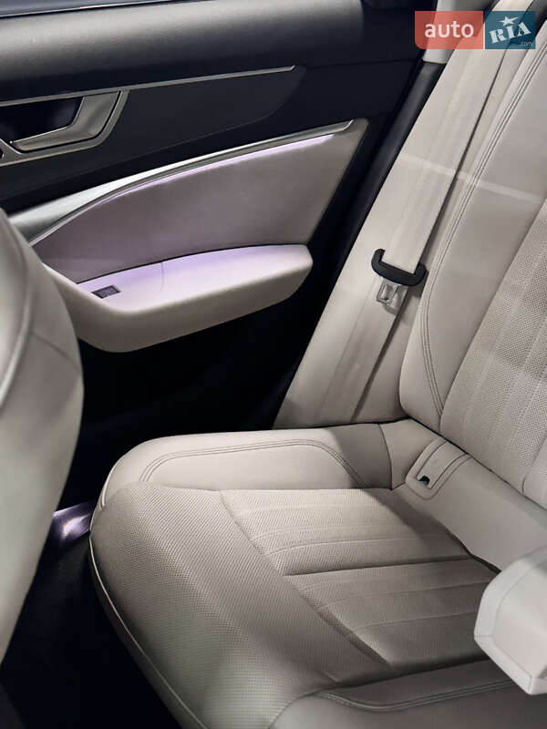 Седан Audi A6 2023 в Киеве