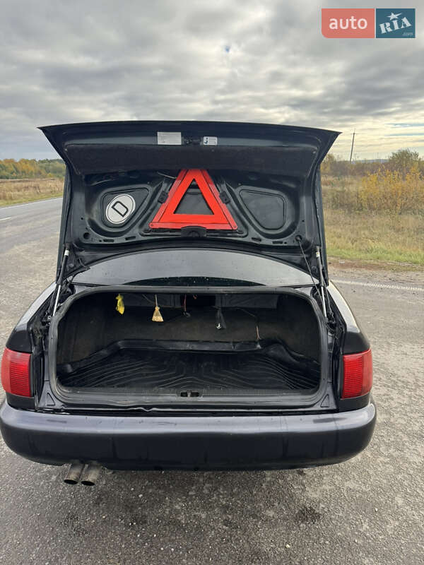 Седан Audi A6 1995 в Жовкві