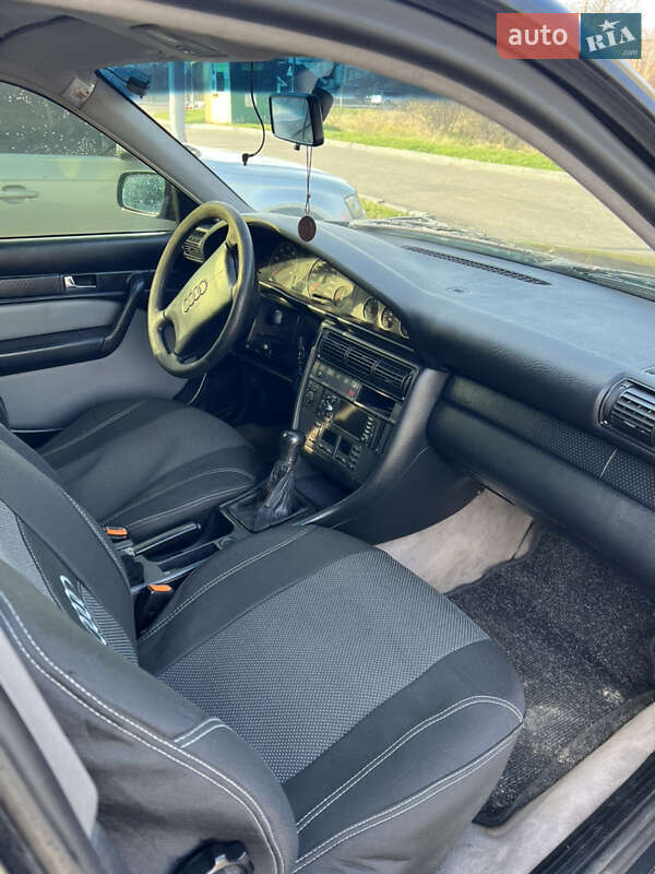 Седан Audi A6 1995 в Жовкві