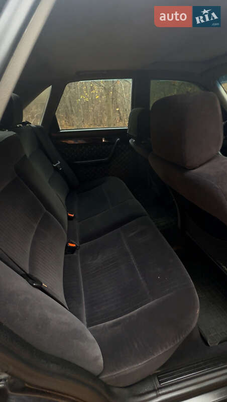 Седан Audi A6 1995 в Жовкві