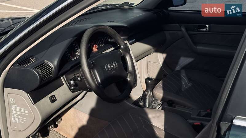 Седан Audi A6 1997 в Звягеле
