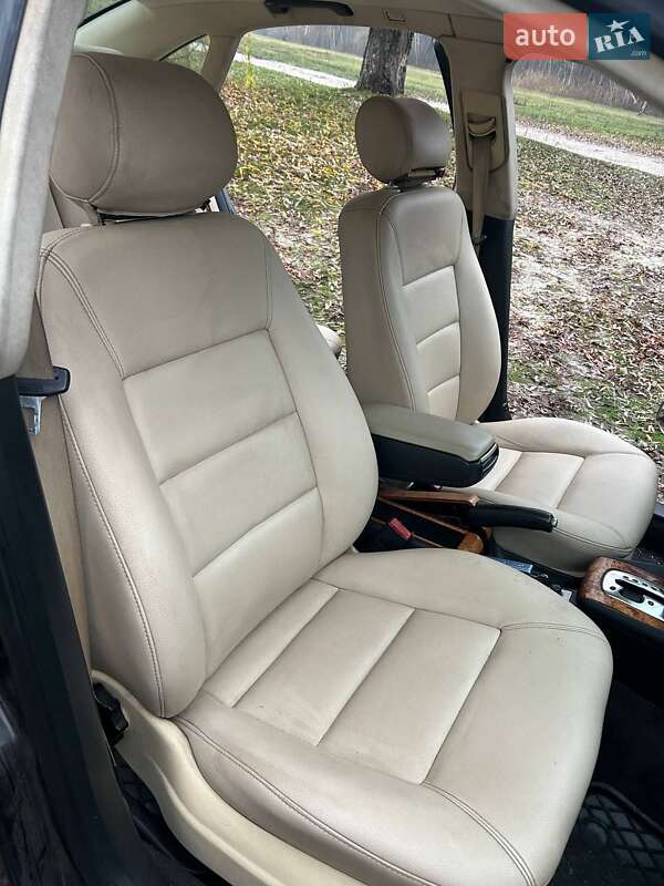 Седан Audi A6 2004 в Краснограде