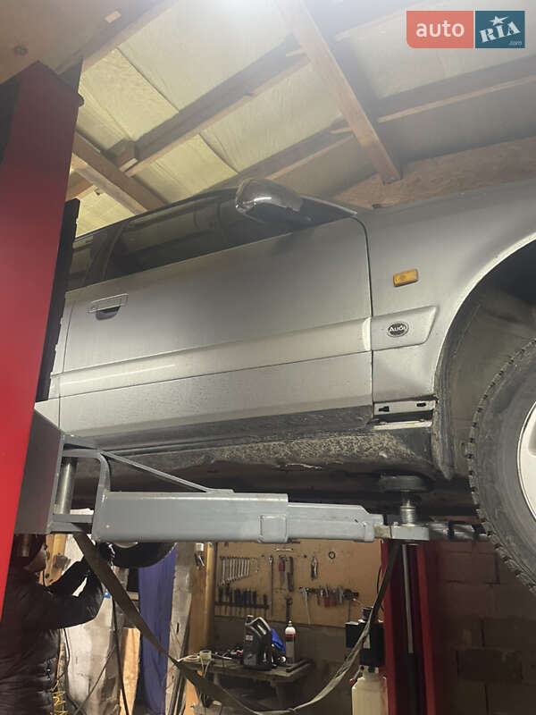 Седан Audi A6 1997 в Макарове