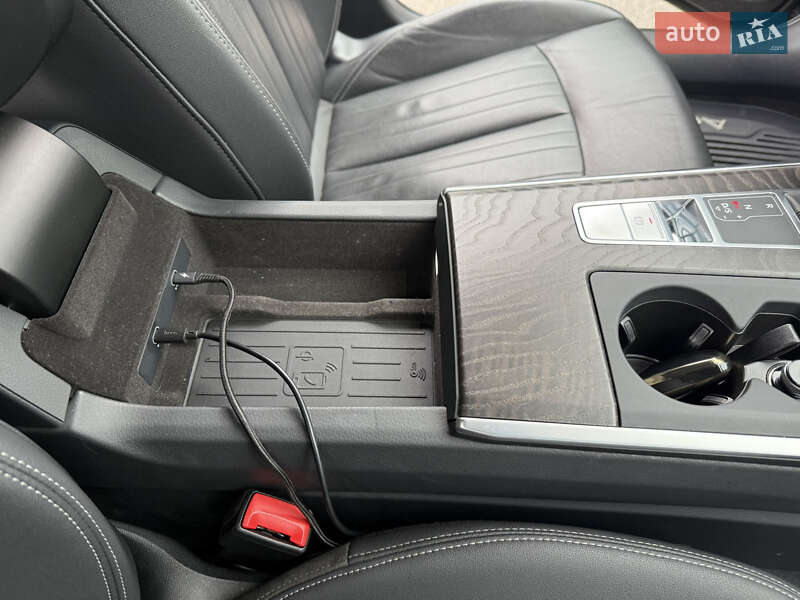 Седан Audi A6 2021 в Буче