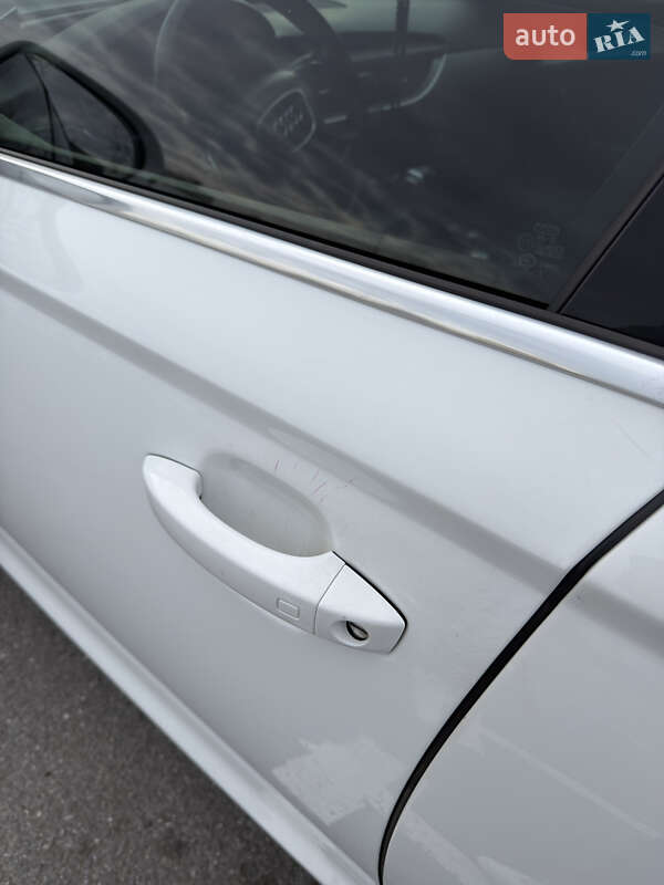 Седан Audi A6 2012 в Ужгороде