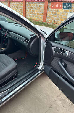 Седан Audi A6 2003 в Ромнах