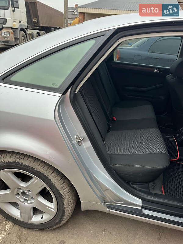 Седан Audi A6 2003 в Ромнах