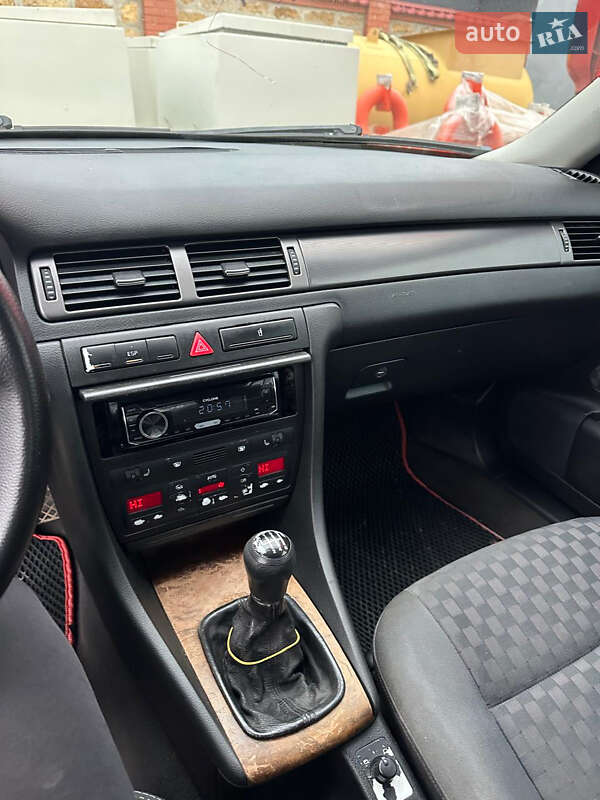 Седан Audi A6 2003 в Ромнах