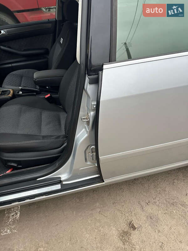 Седан Audi A6 2003 в Ромнах