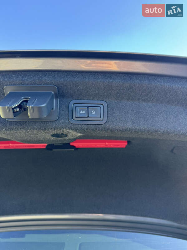 Седан Audi A6 2019 в Вараше