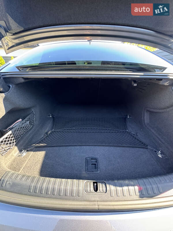 Седан Audi A6 2019 в Вараше