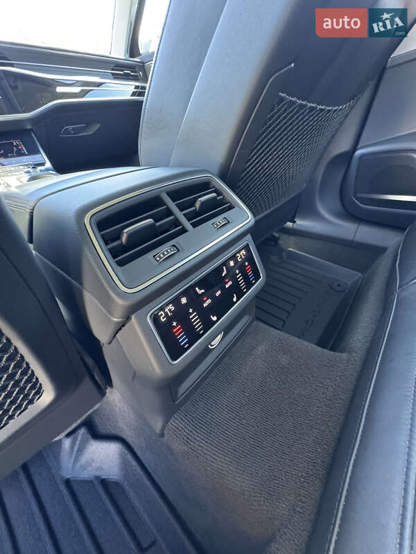 Седан Audi A6 2019 в Вараше