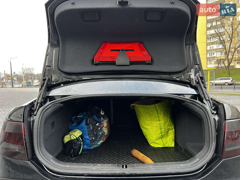 Седан Audi A6 2004 в Днепре