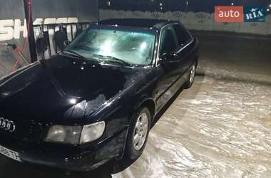 Седан Audi A6 1995 в Жовкве