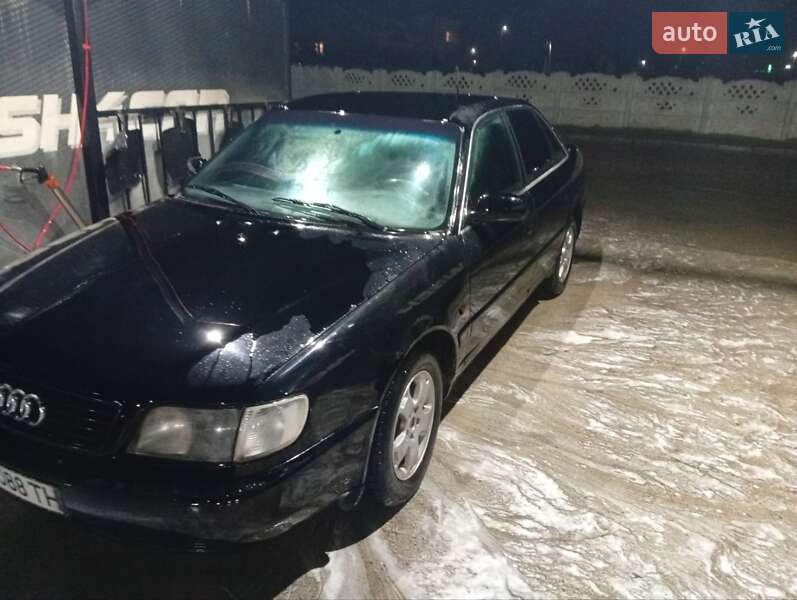 Седан Audi A6 1995 в Жовкве