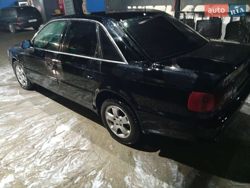 Седан Audi A6 1995 в Жовкві