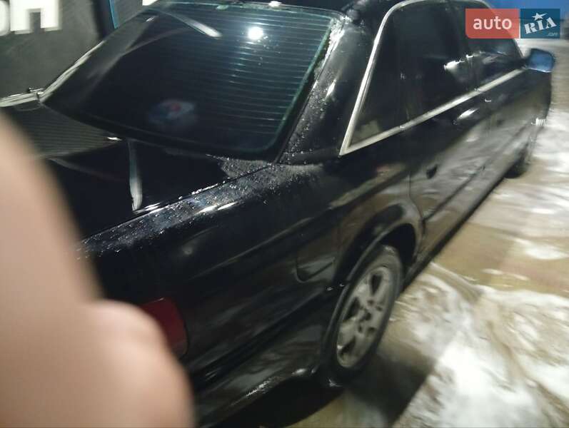 Седан Audi A6 1995 в Жовкве