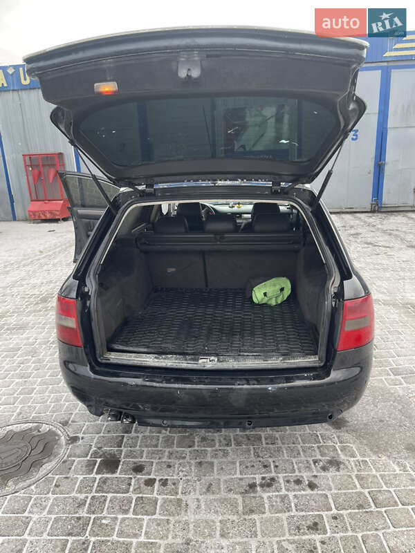 Универсал Audi A6 2004 в Вараше