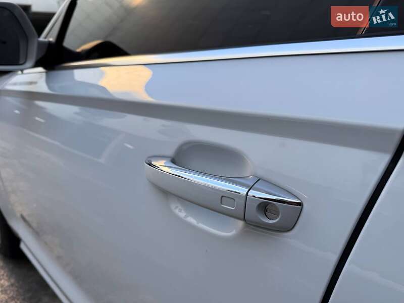 Седан Audi A6 2015 в Киеве