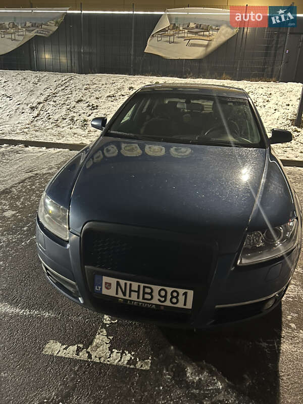 Седан Audi A6 2004 в Корце