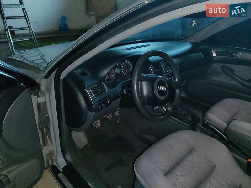 Універсал Audi A6 2001 в Глухові