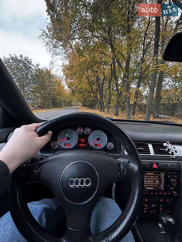 Седан Audi A6 2003 в Краснограде