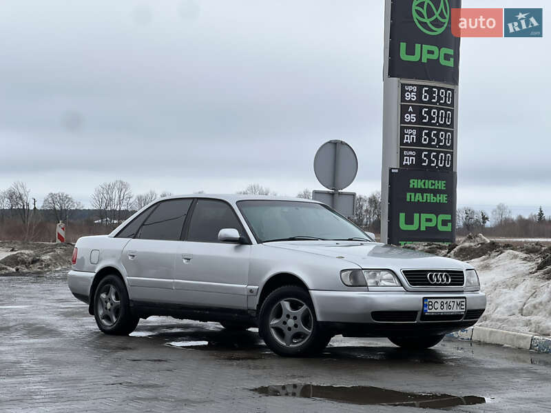 Седан Audi A6 1995 в Жовкві