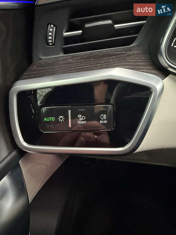 Седан Audi A6 2023 в Києві