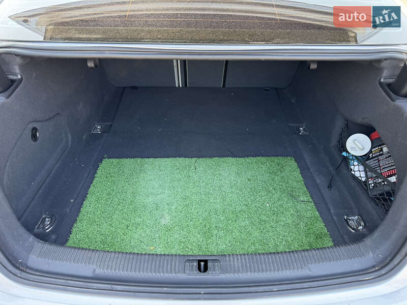 Седан Audi A6 2014 в Прилуках