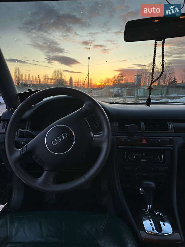 Седан Audi A6 2001 в Вараше