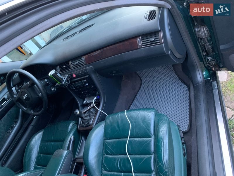 Седан Audi A6 1998 в Самборе