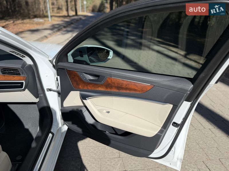 Седан Audi A6 2022 в Львове