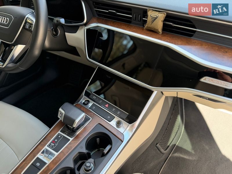 Седан Audi A6 2022 в Львове