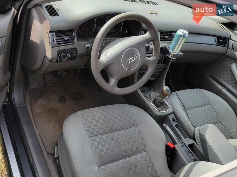 Седан Audi A6 2001 в Березному