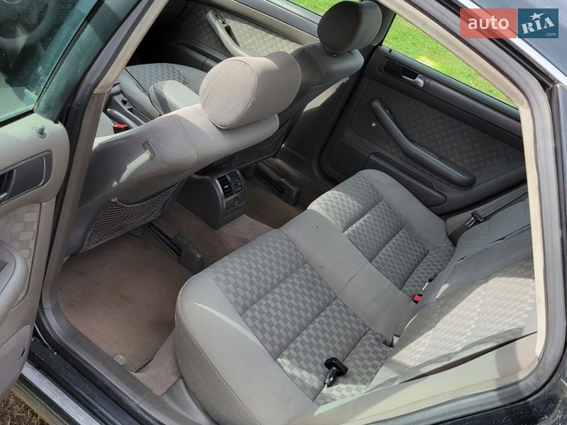 Седан Audi A6 2001 в Березному