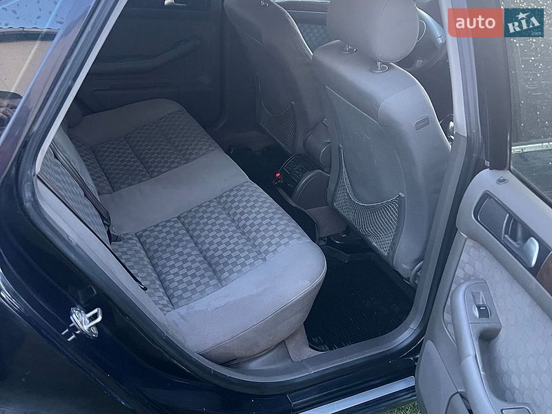 Седан Audi A6 2001 в Городке