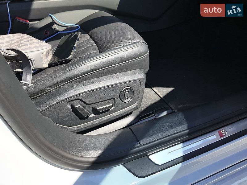 Седан Audi A6 2022 в Киеве